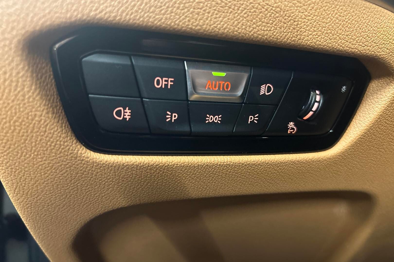 BMW i4 iso kuva 24