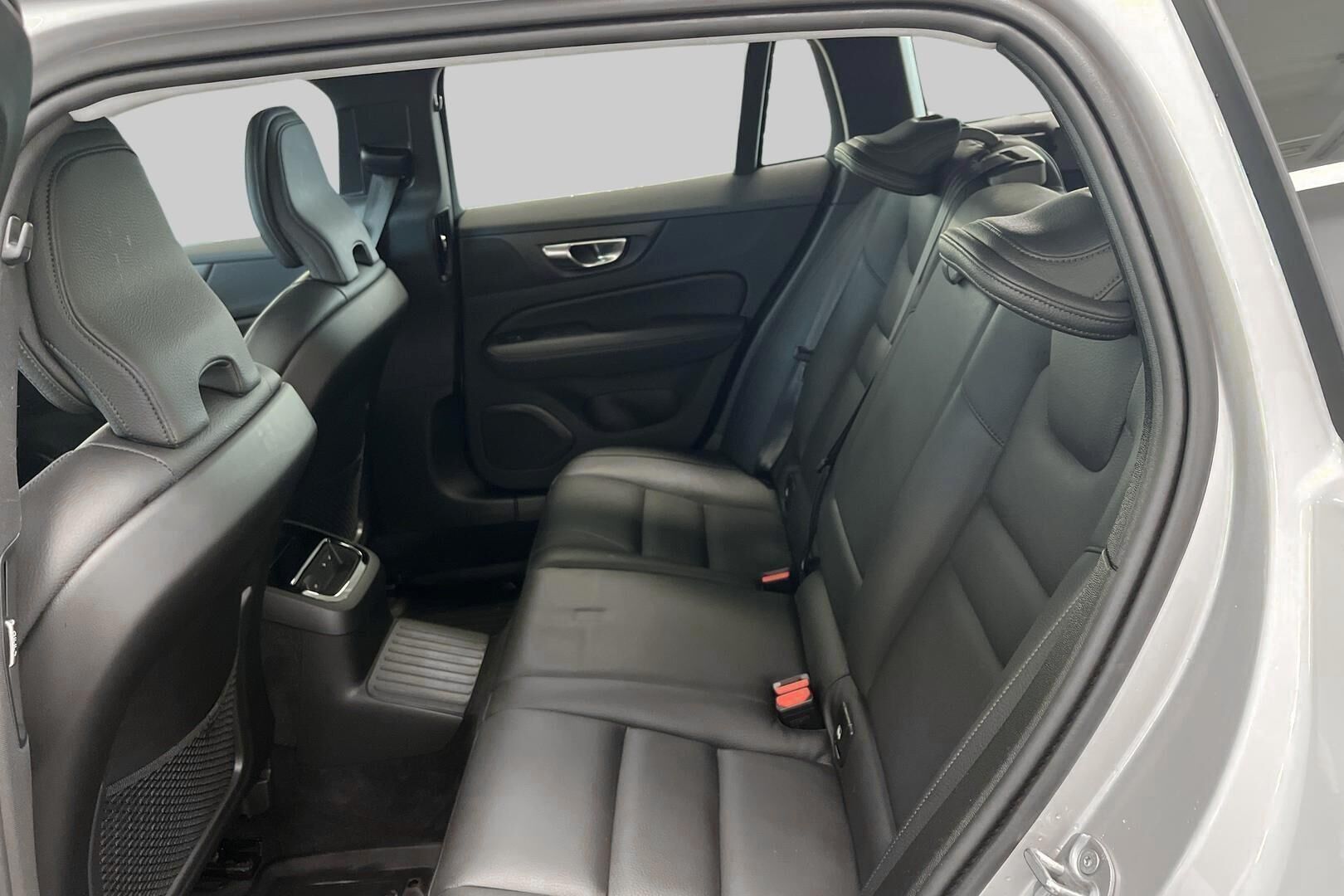 Volvo V60 iso kuva 10