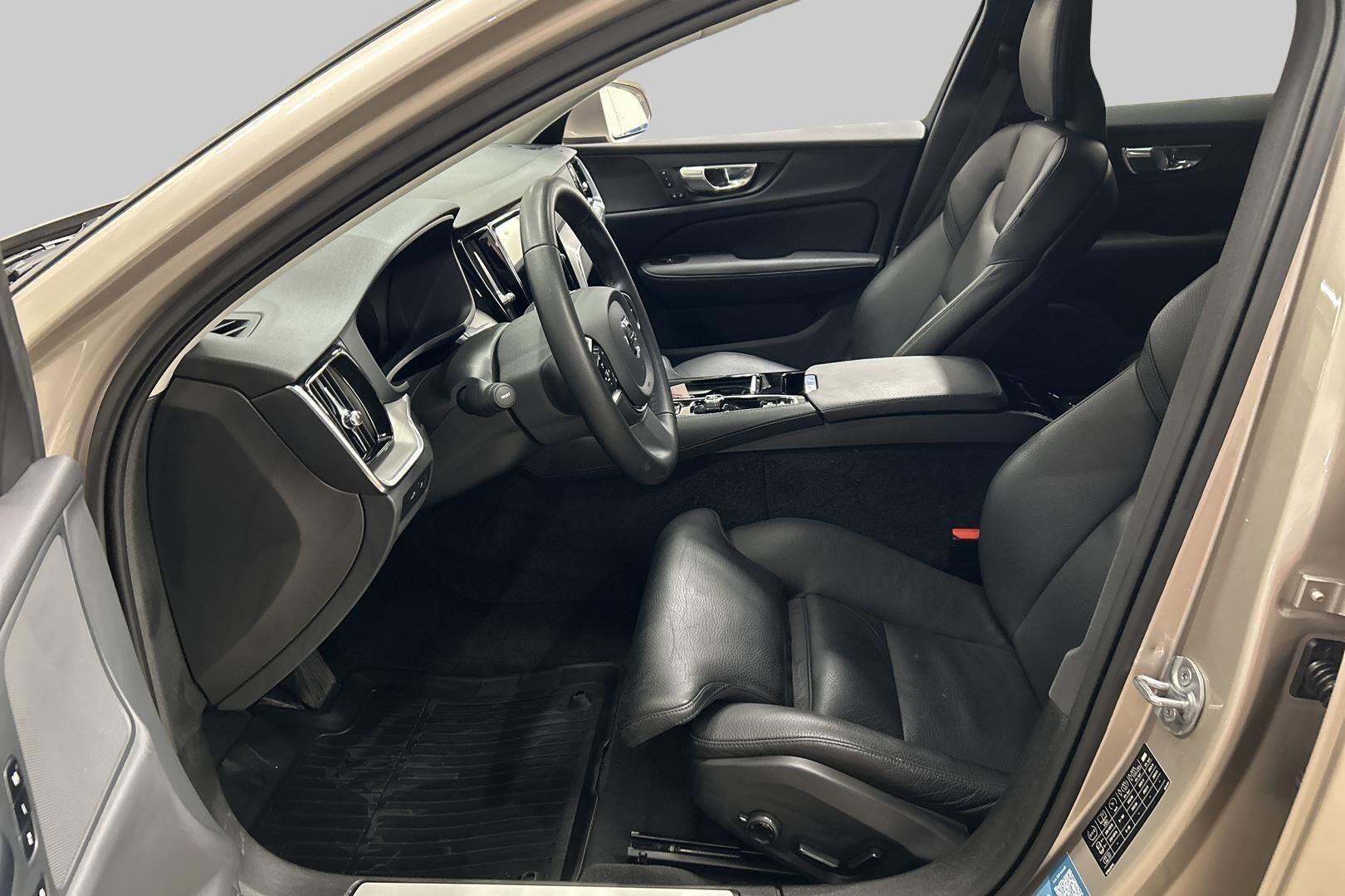Volvo V60 iso kuva 17