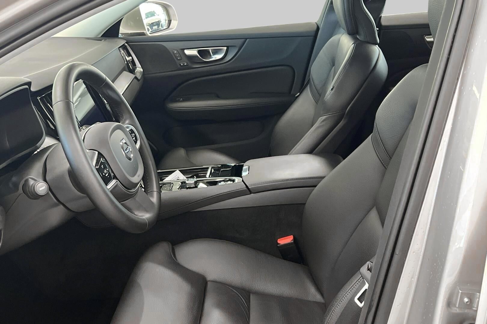 Volvo V60 iso kuva 9