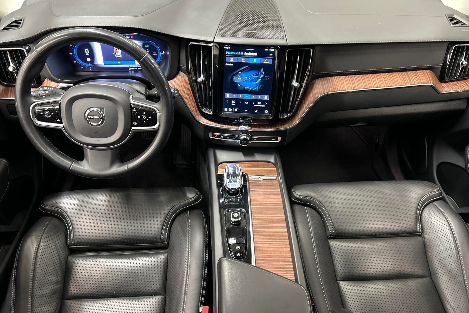 Volvo XC60 iso kuva 10