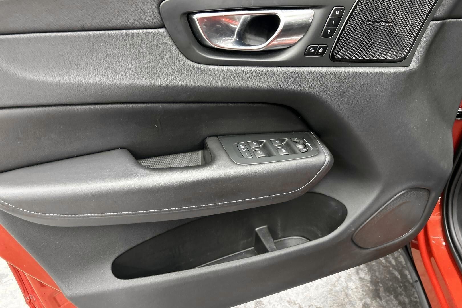 Volvo XC60 iso kuva 13
