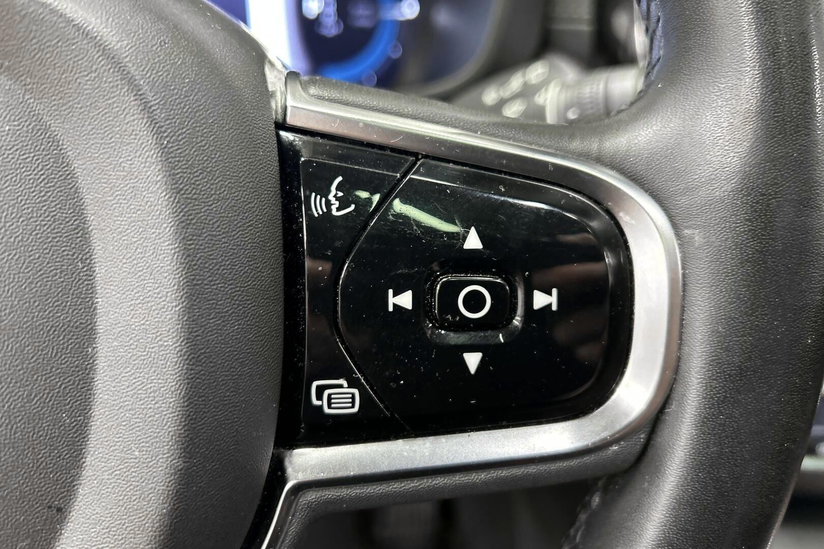 Volvo XC60 iso kuva 18