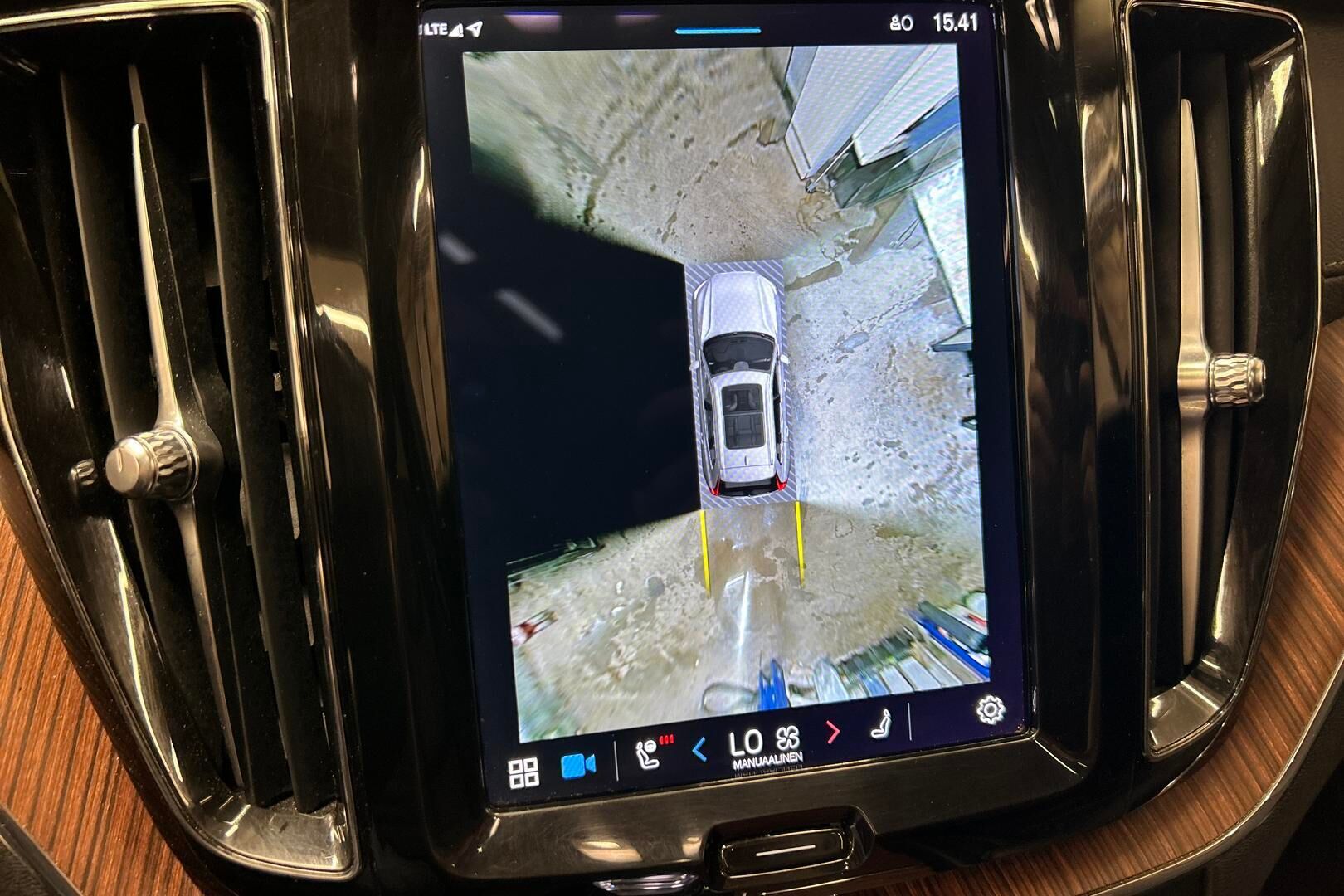 Volvo XC60 iso kuva 23