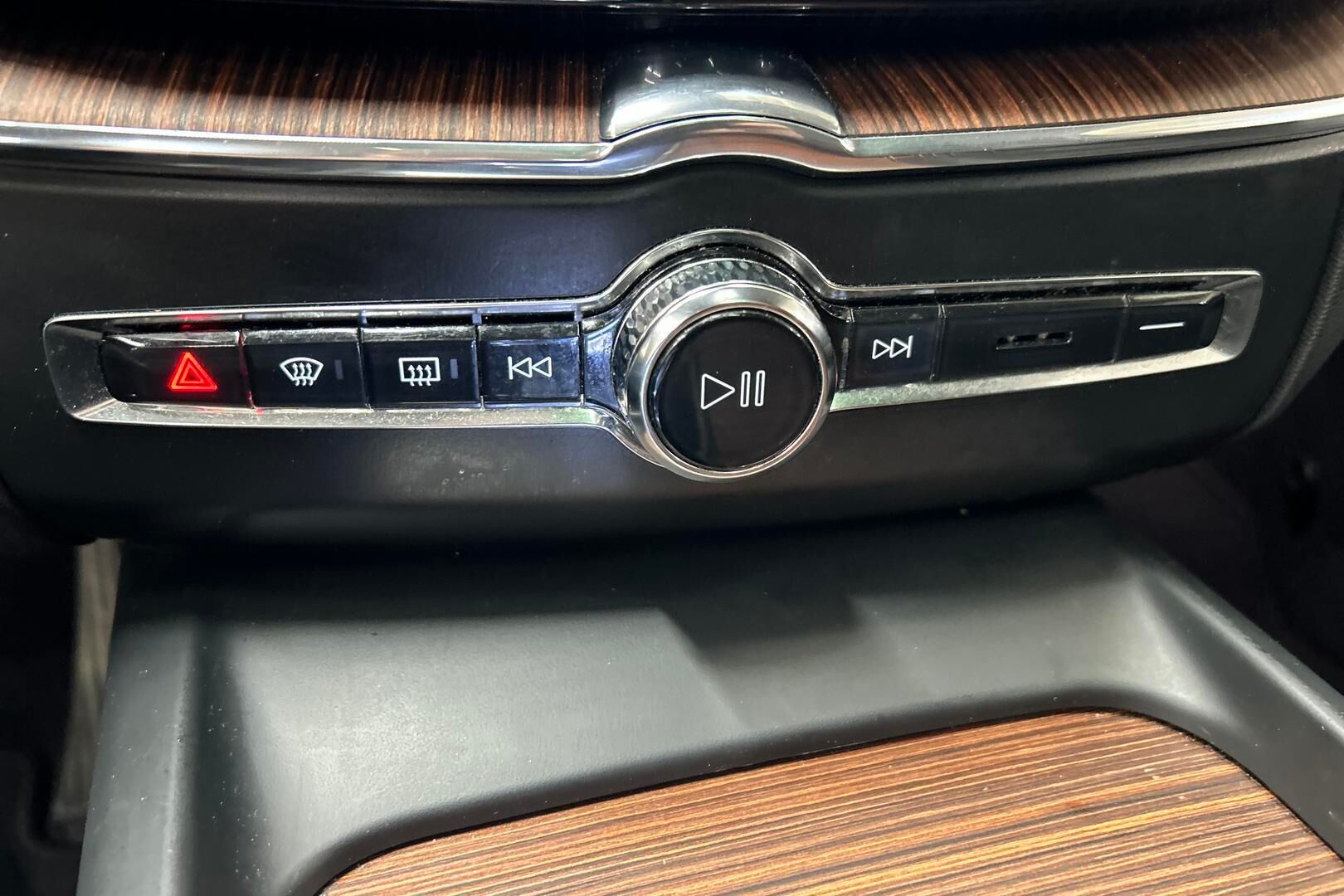 Volvo XC60 iso kuva 24