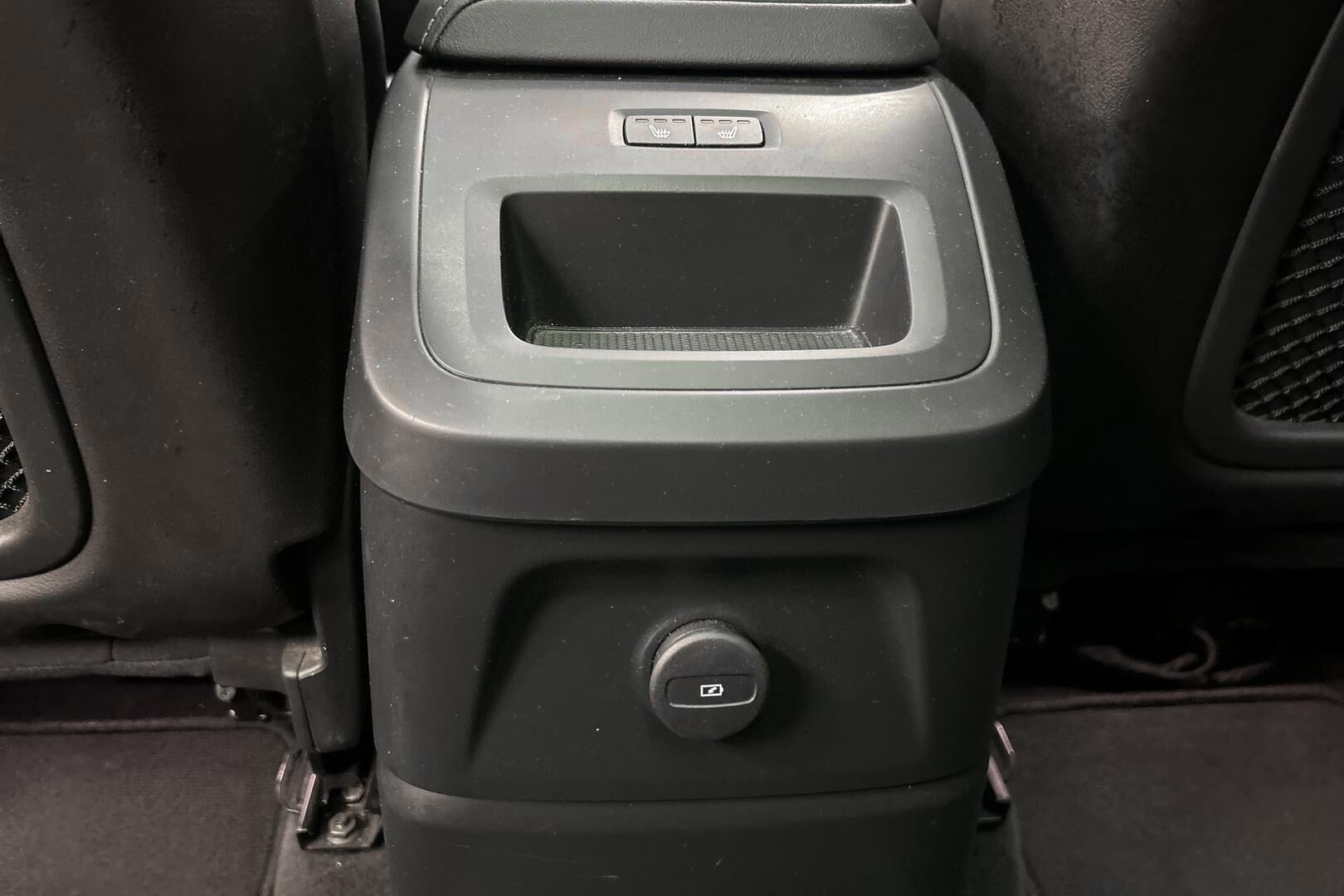 Volvo XC60 iso kuva 26