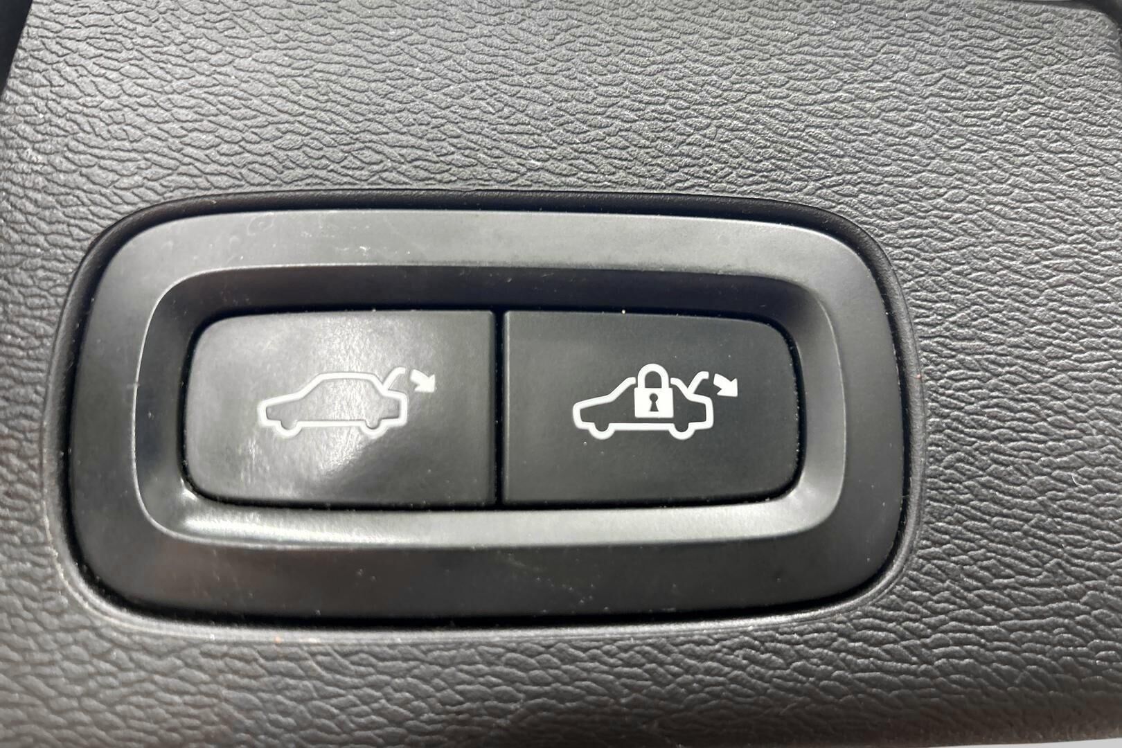 Volvo XC60 iso kuva 28