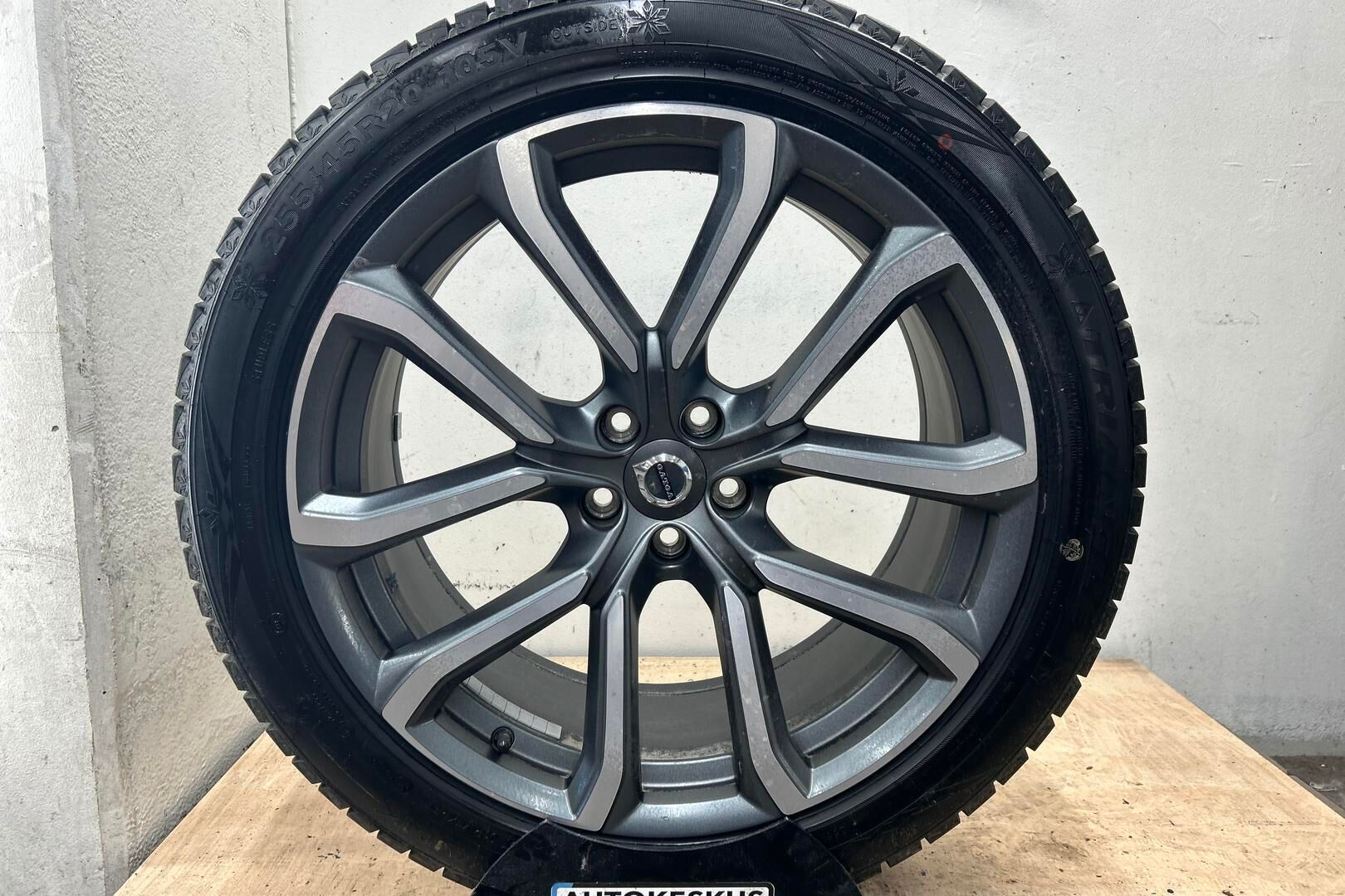 Volvo XC60 iso kuva 29