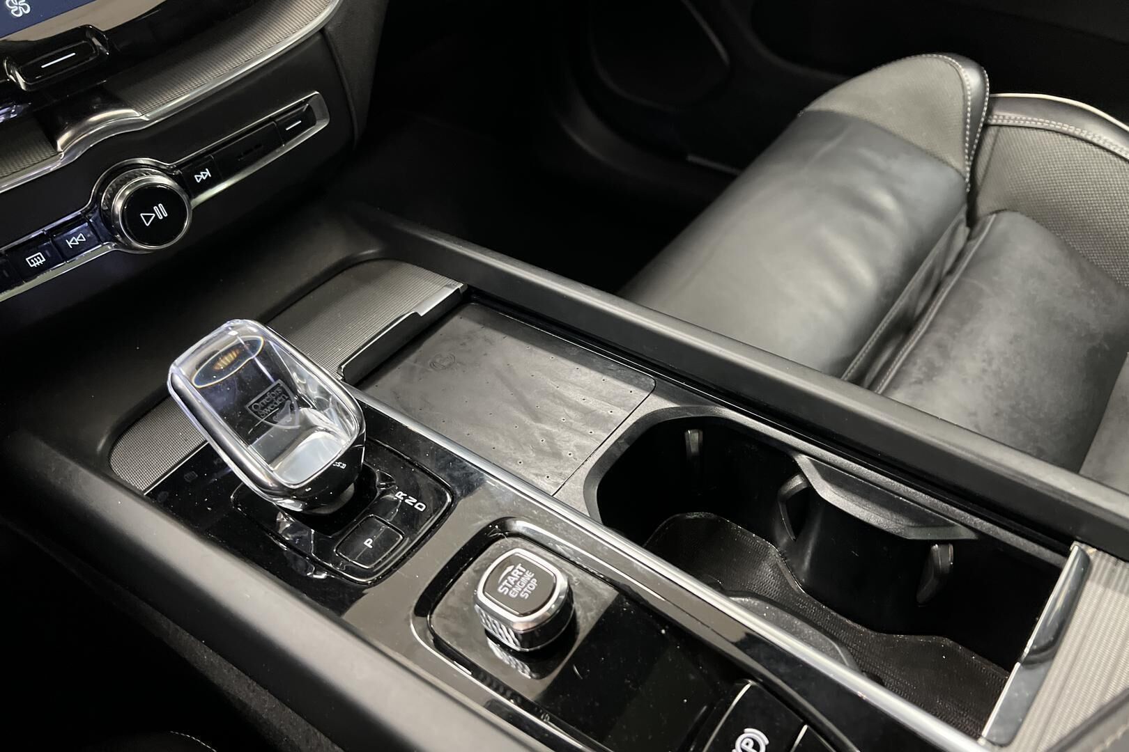 Volvo XC60 iso kuva 16