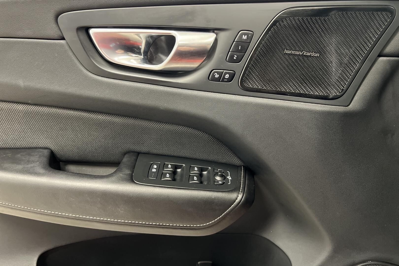 Volvo XC60 iso kuva 20