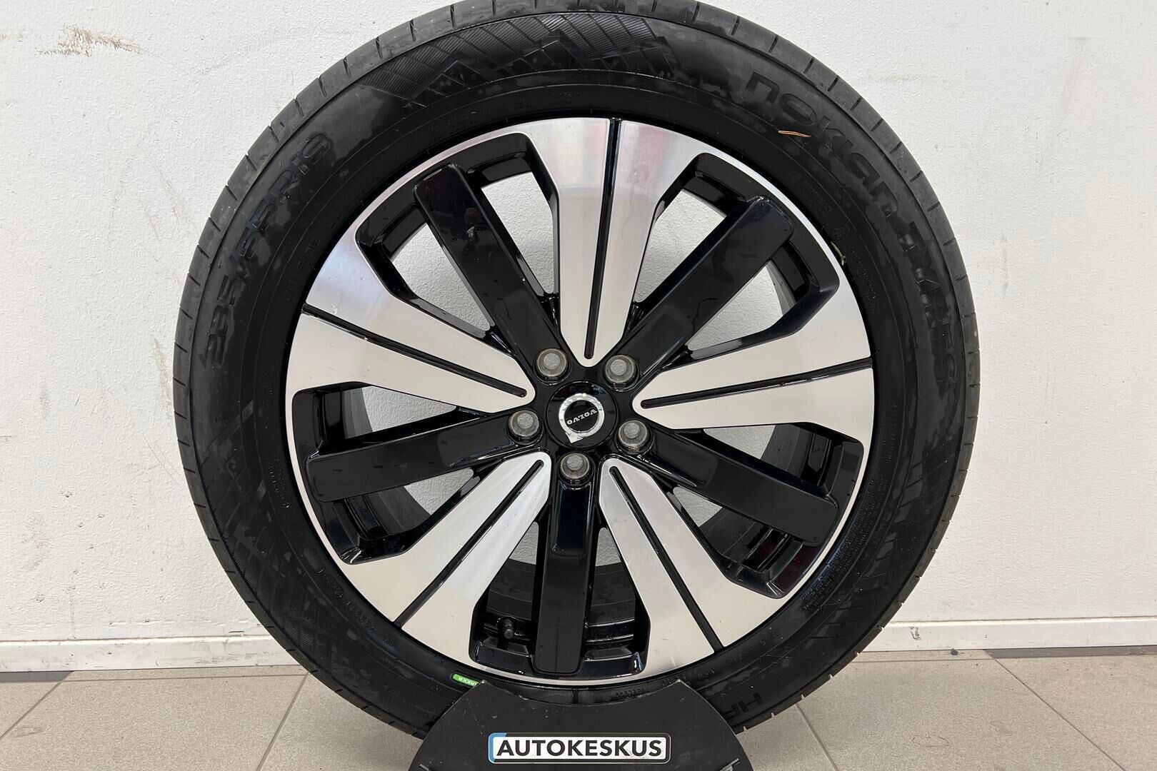 Volvo XC60 iso kuva 22