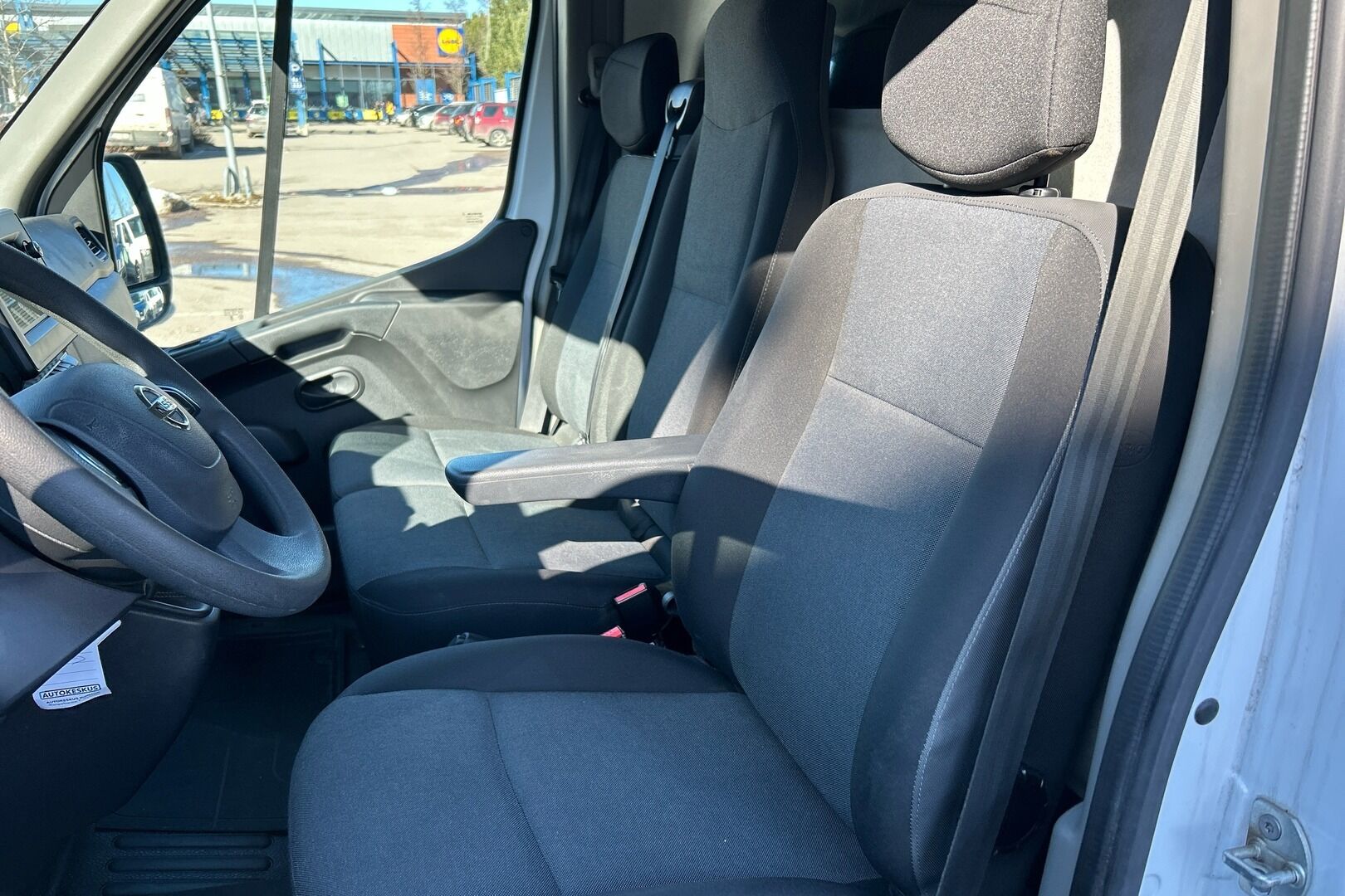 Nissan Interstar iso kuva 10