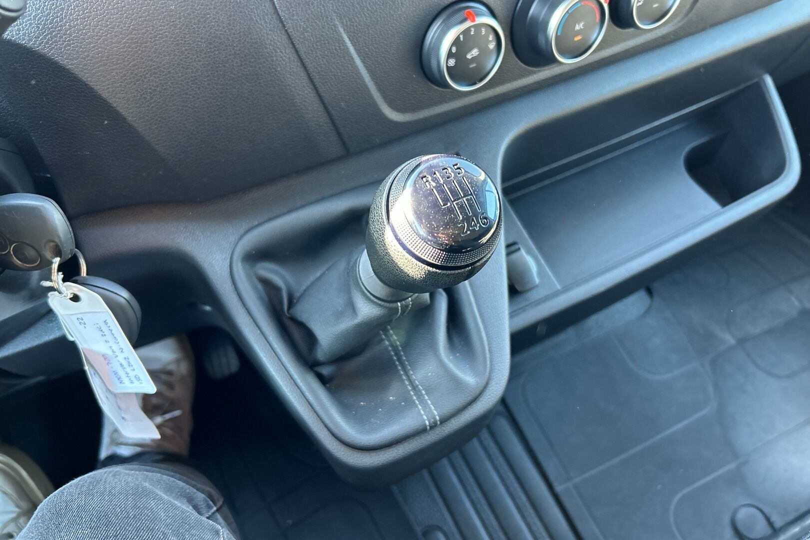 Nissan Interstar iso kuva 14