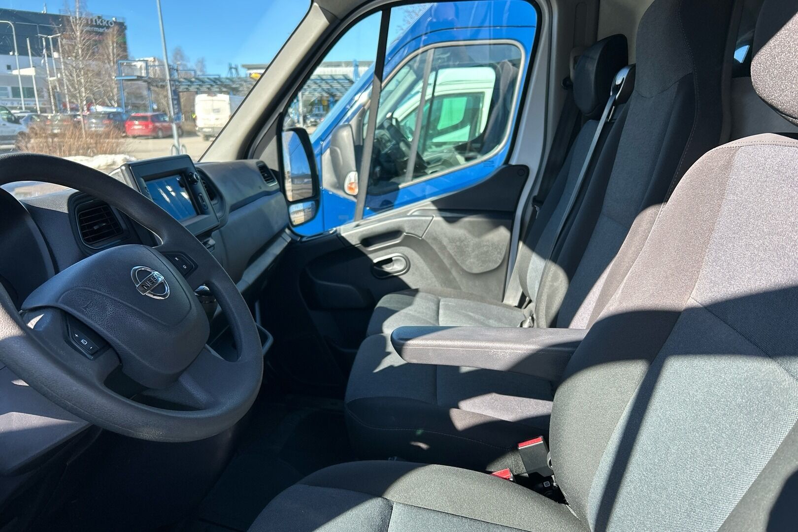 Nissan Interstar iso kuva 9