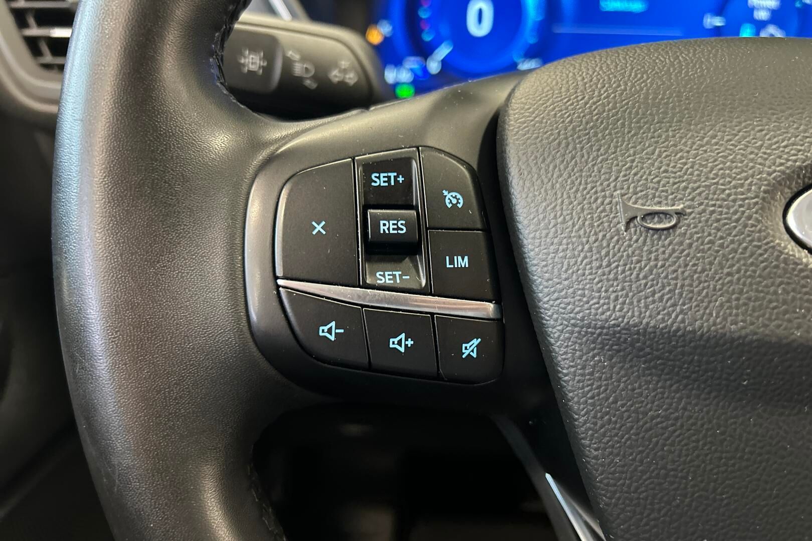 Ford Kuga iso kuva 12