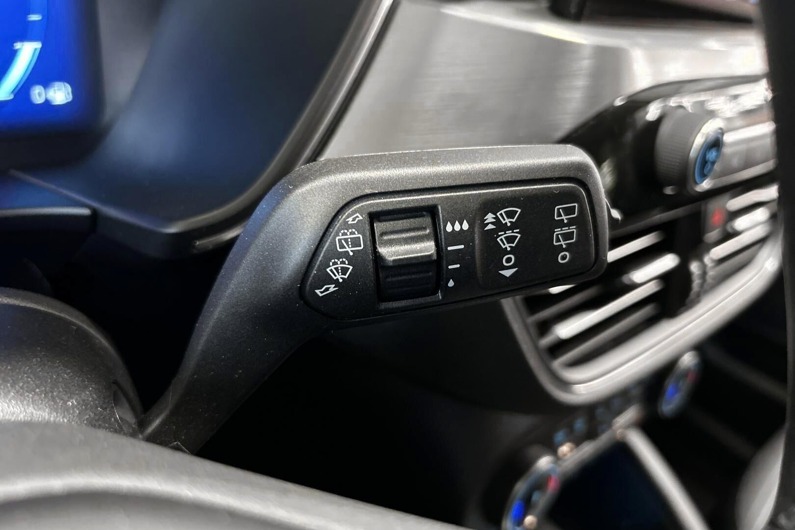 Ford Kuga iso kuva 13