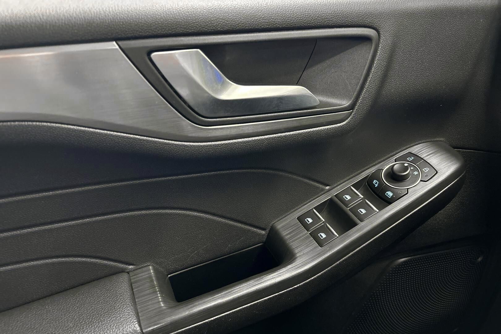 Ford Kuga iso kuva 15