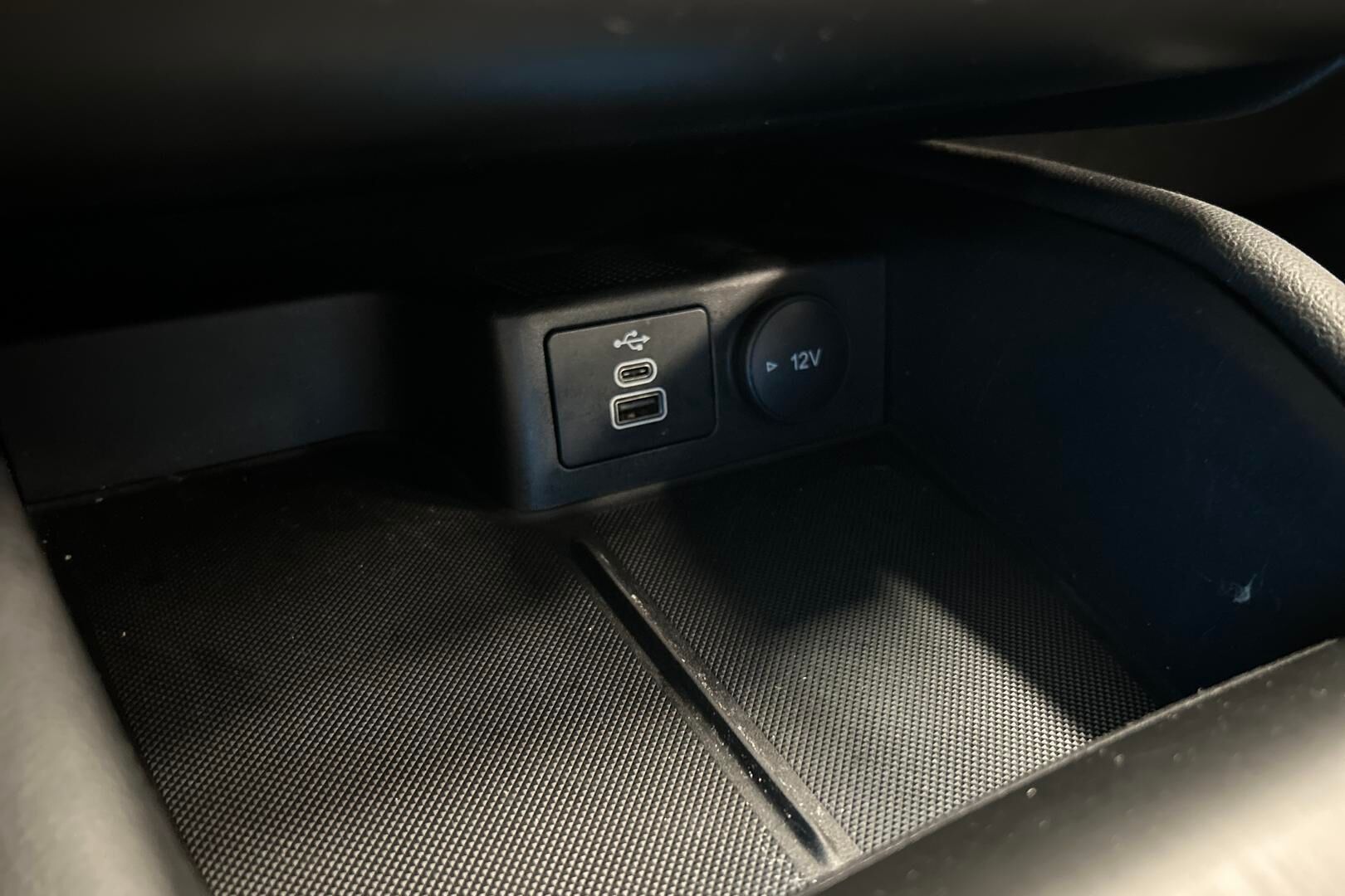 Ford Kuga iso kuva 22