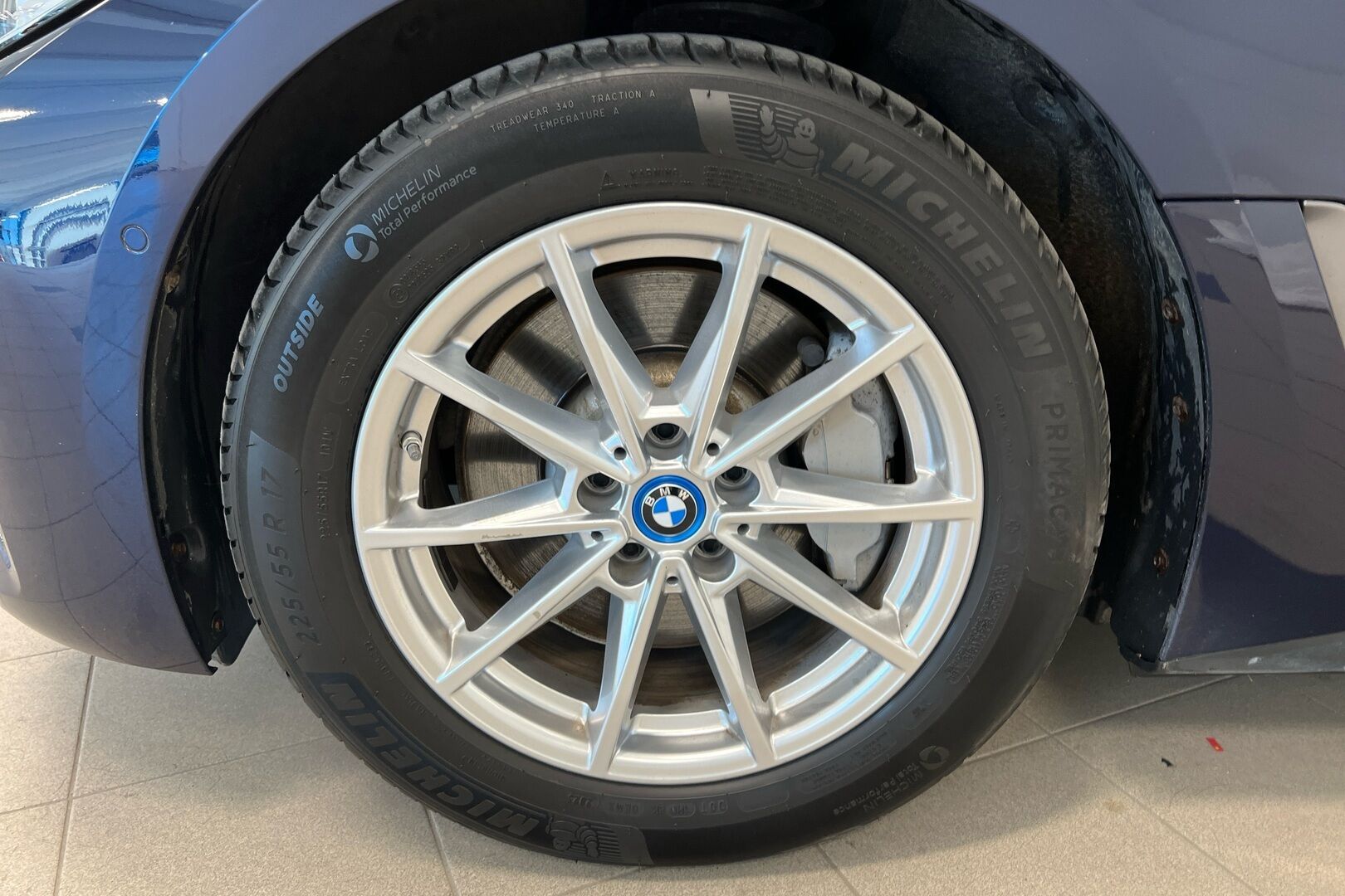 BMW i4 iso kuva 10
