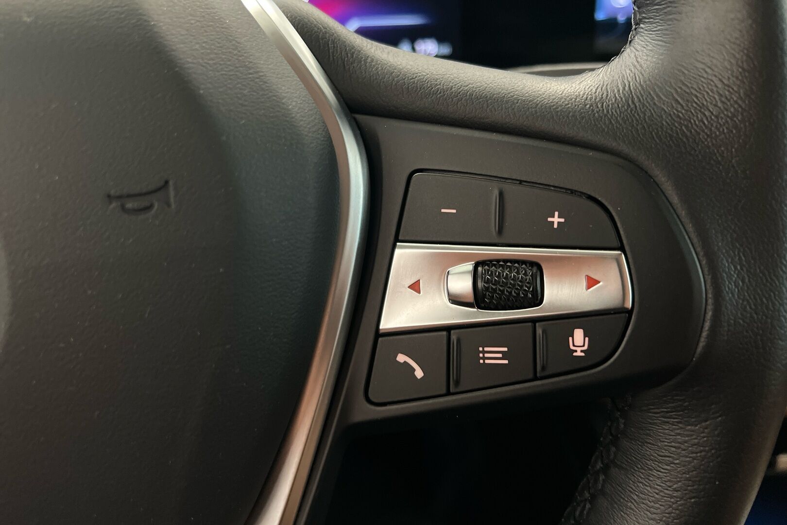 BMW i4 iso kuva 15