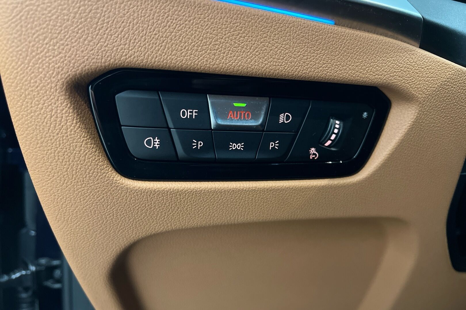 BMW i4 iso kuva 17