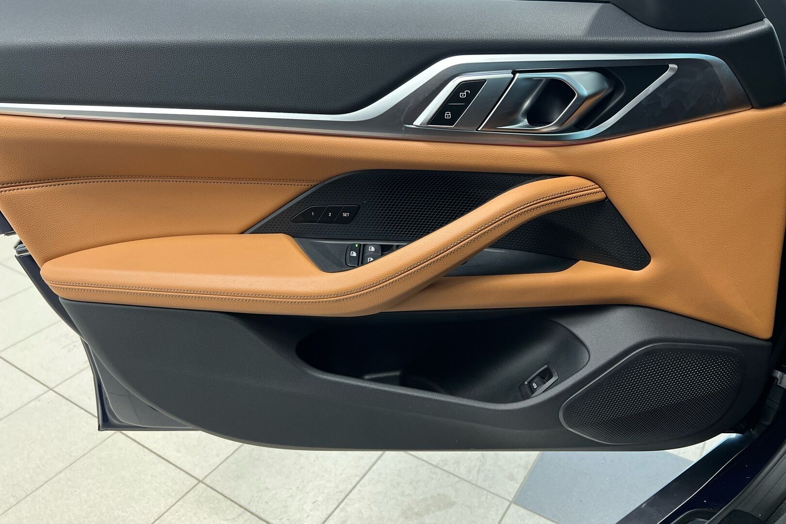 BMW i4 iso kuva 18