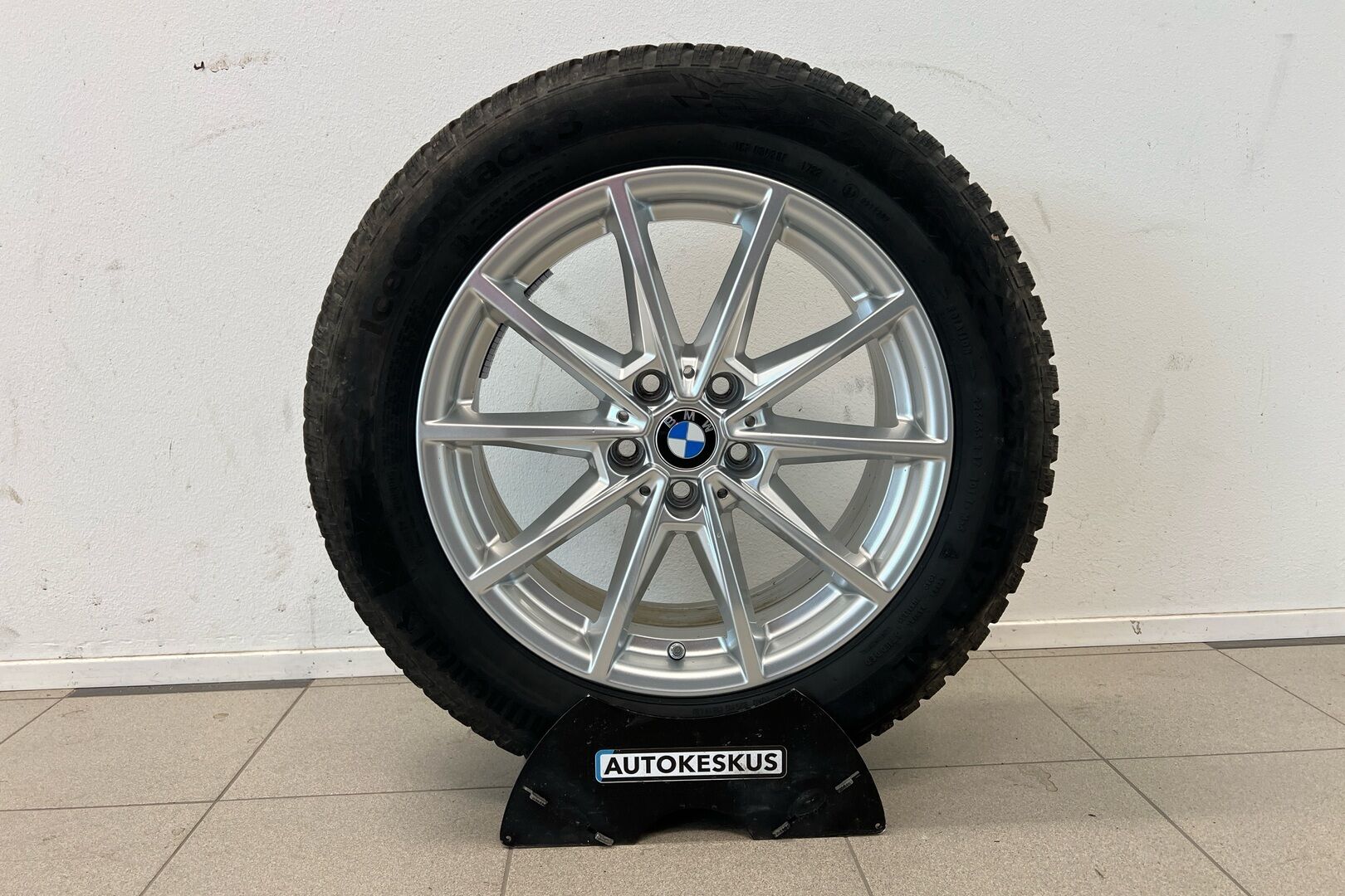 BMW i4 iso kuva 20