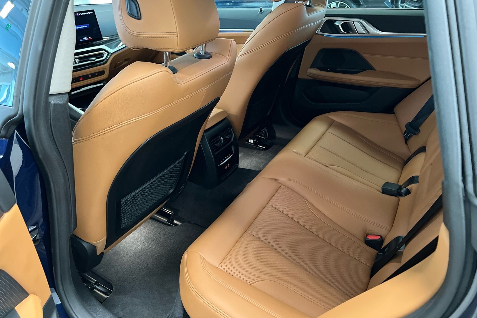BMW i4 iso kuva 8