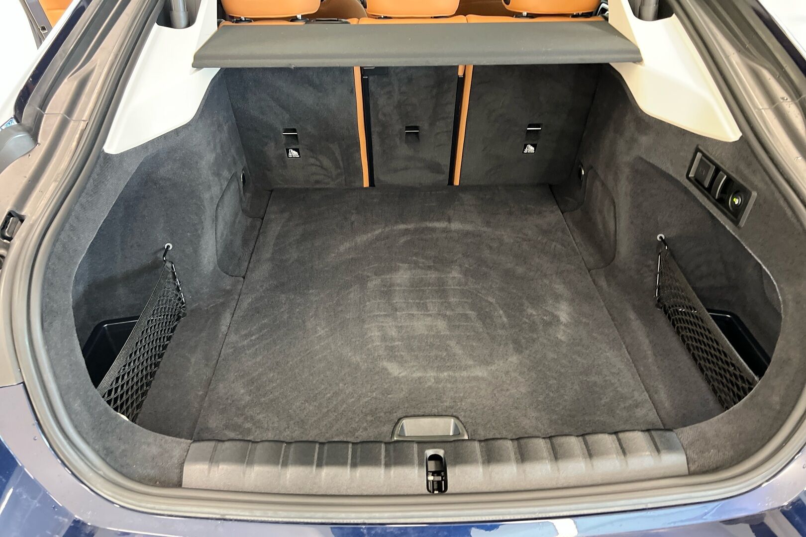 BMW i4 iso kuva 9