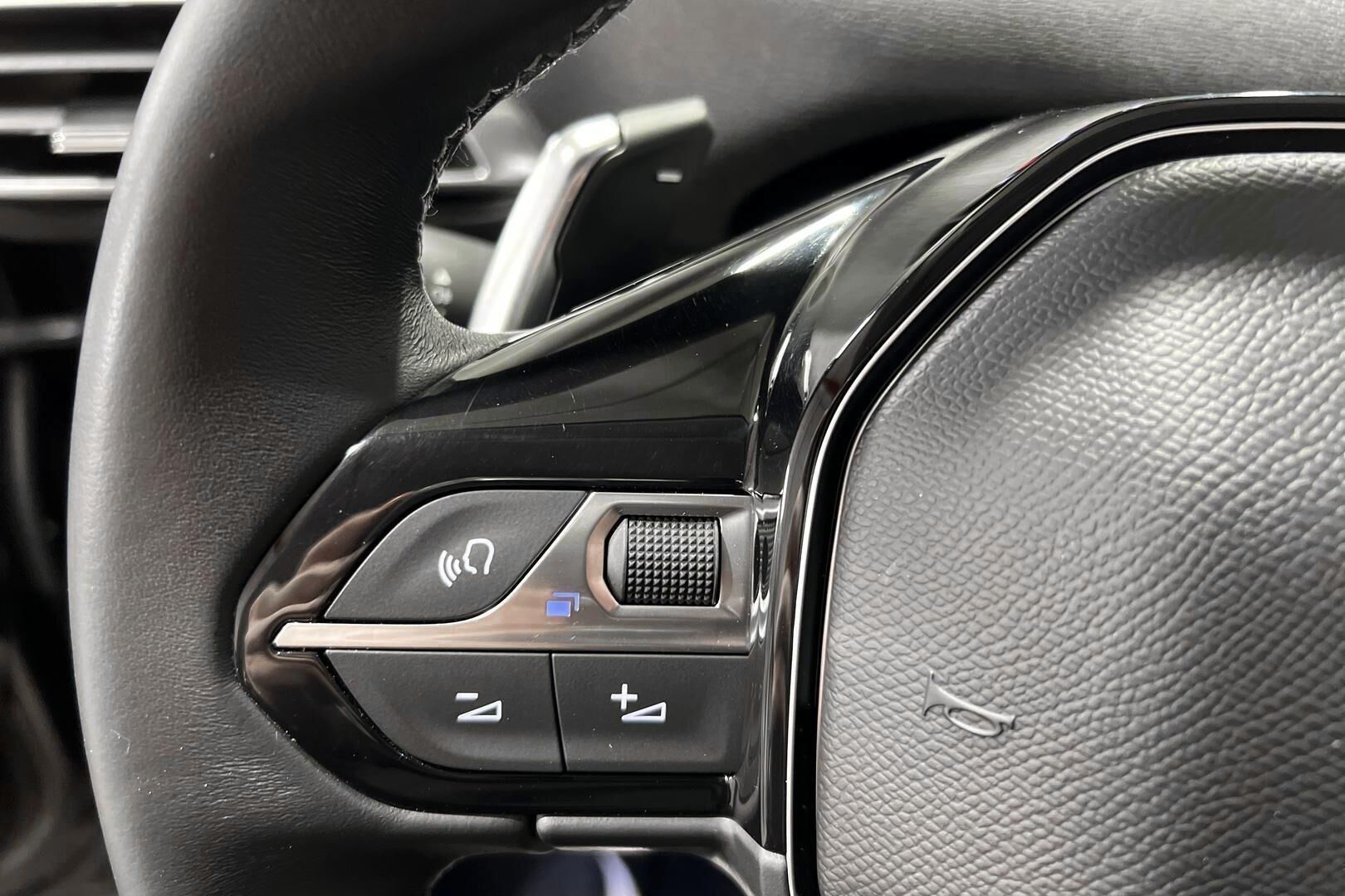 PEUGEOT 3008 iso kuva 16