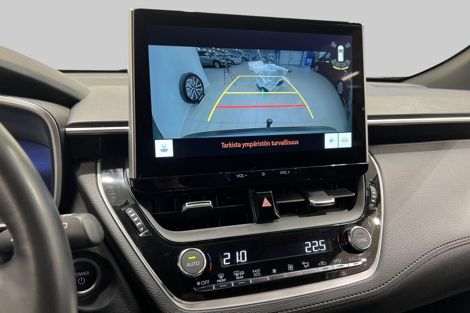 Toyota Corolla Cross iso kuva 12