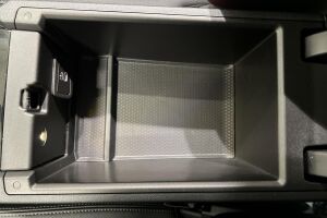 BMW i4 esikatselu 23