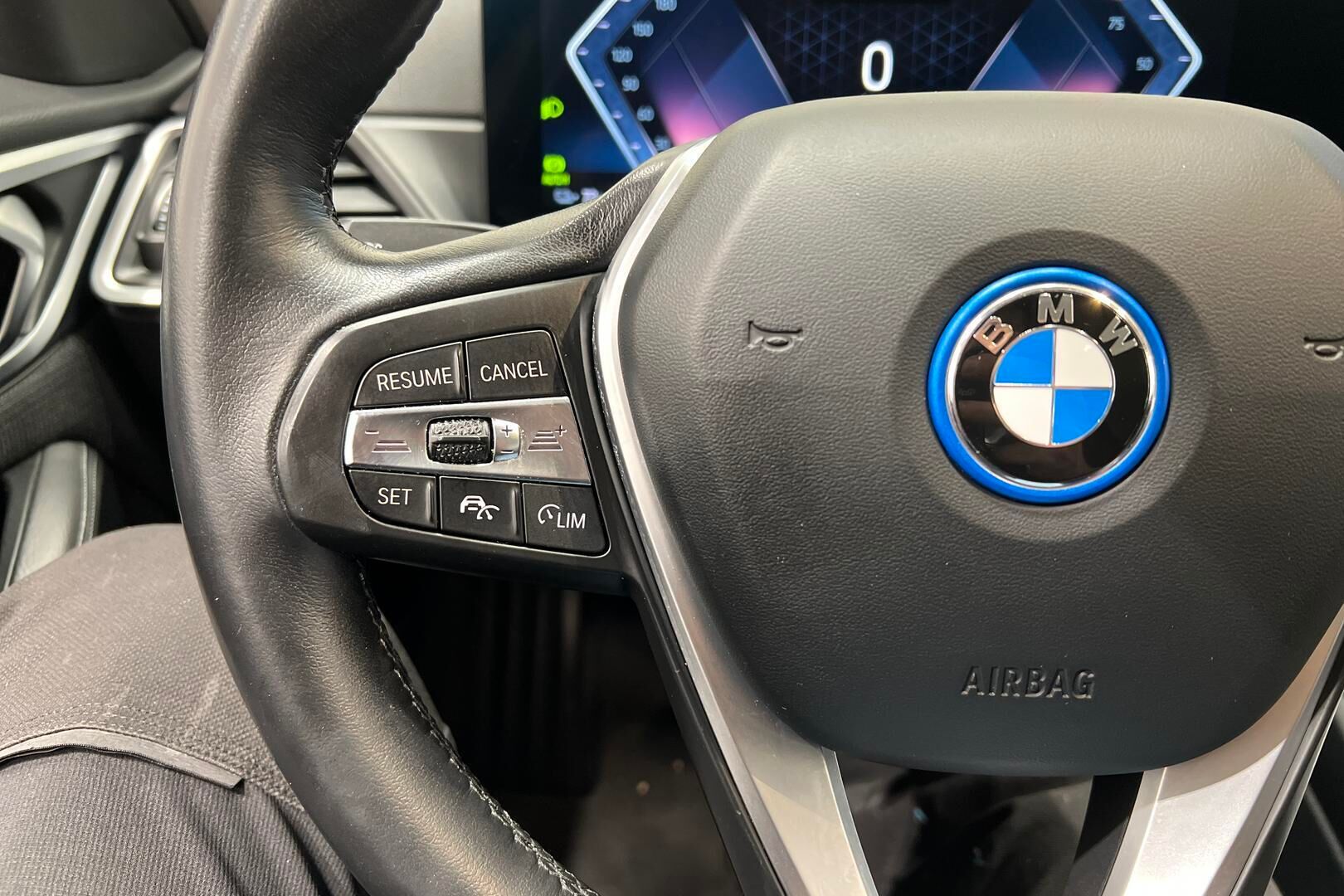 BMW i4 iso kuva 26