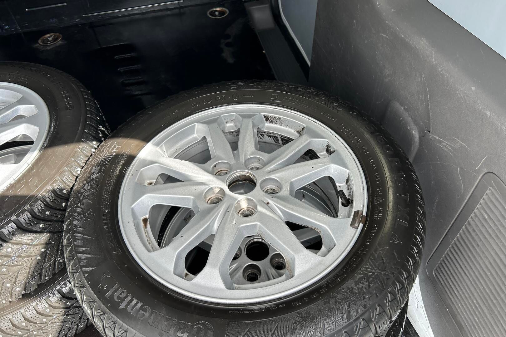 Ford Transit Connect iso kuva 12
