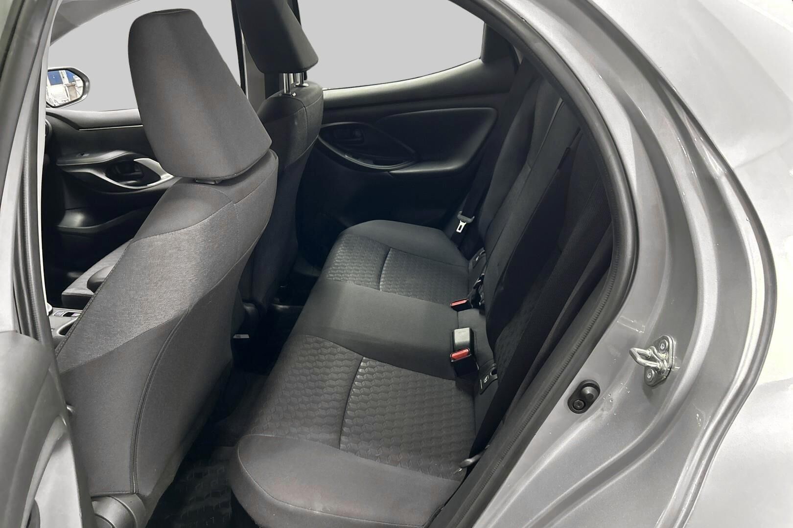 Toyota Yaris iso kuva 10