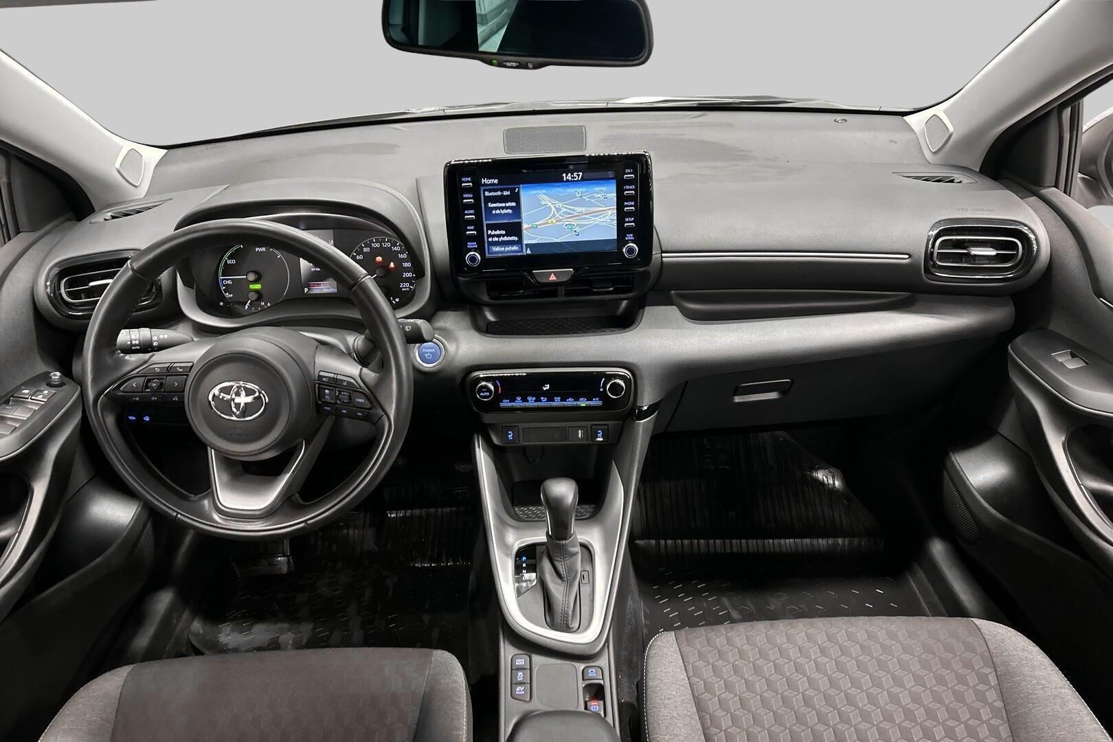Toyota Yaris iso kuva 11