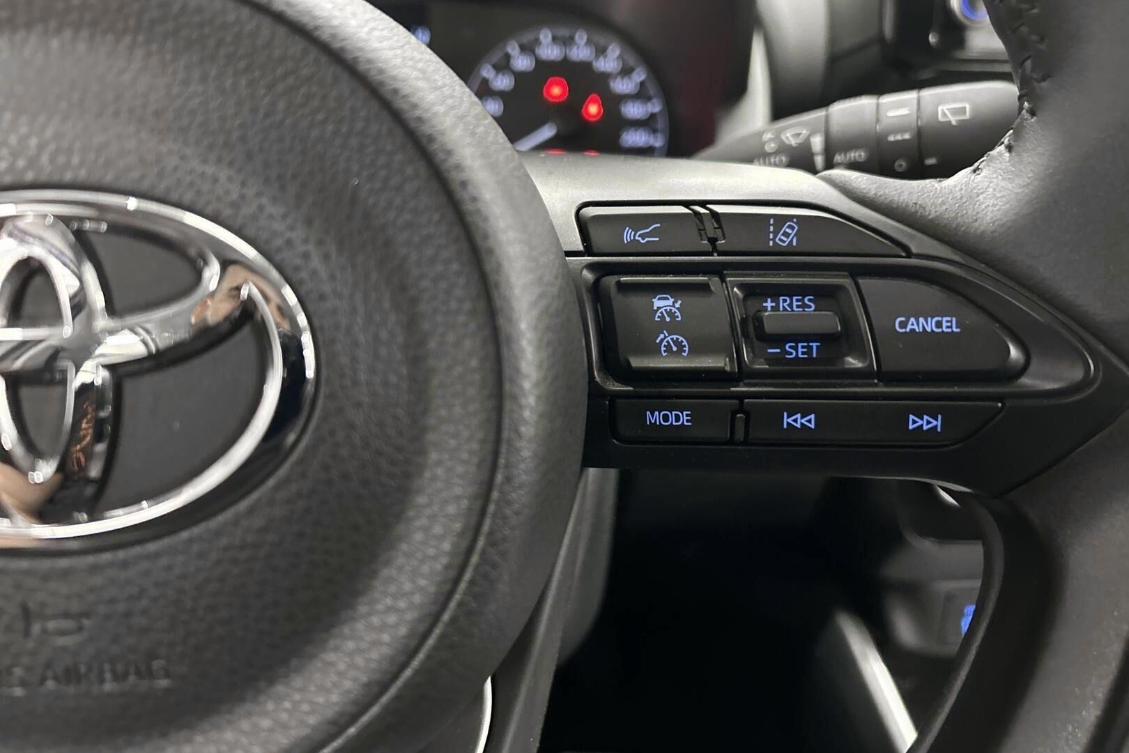 Toyota Yaris iso kuva 16