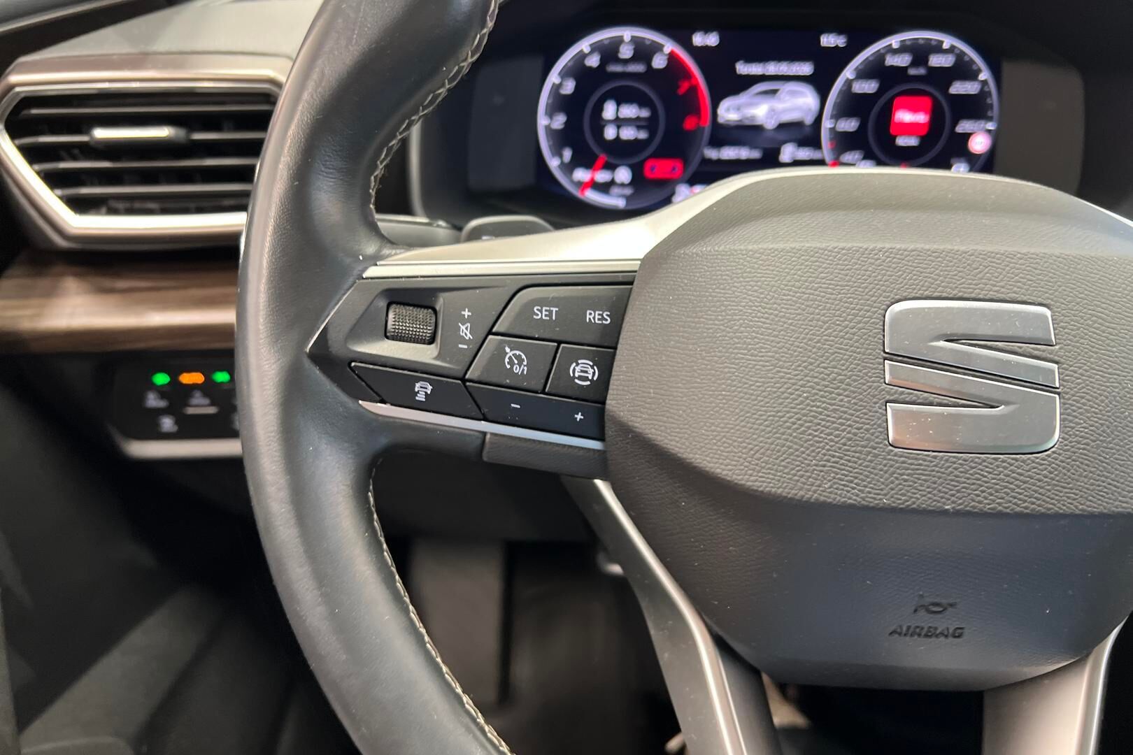 Seat Leon iso kuva 32