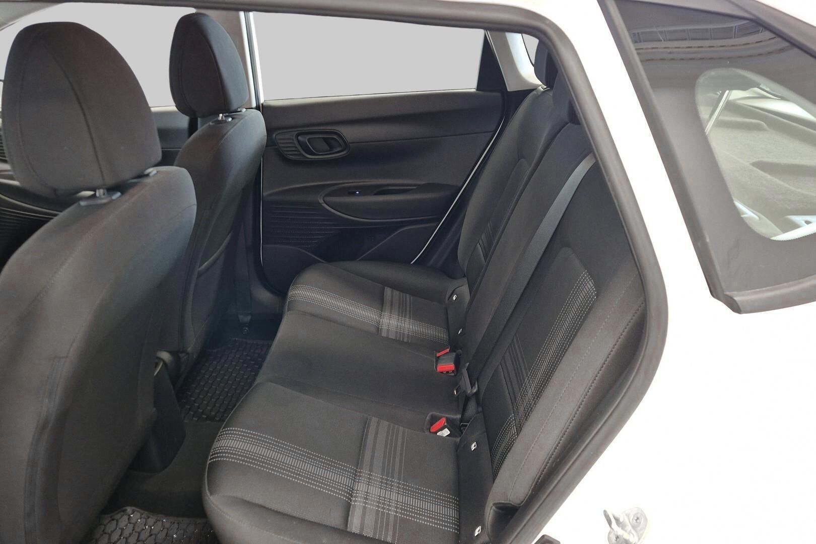 Hyundai i20 Hatchback iso kuva 10