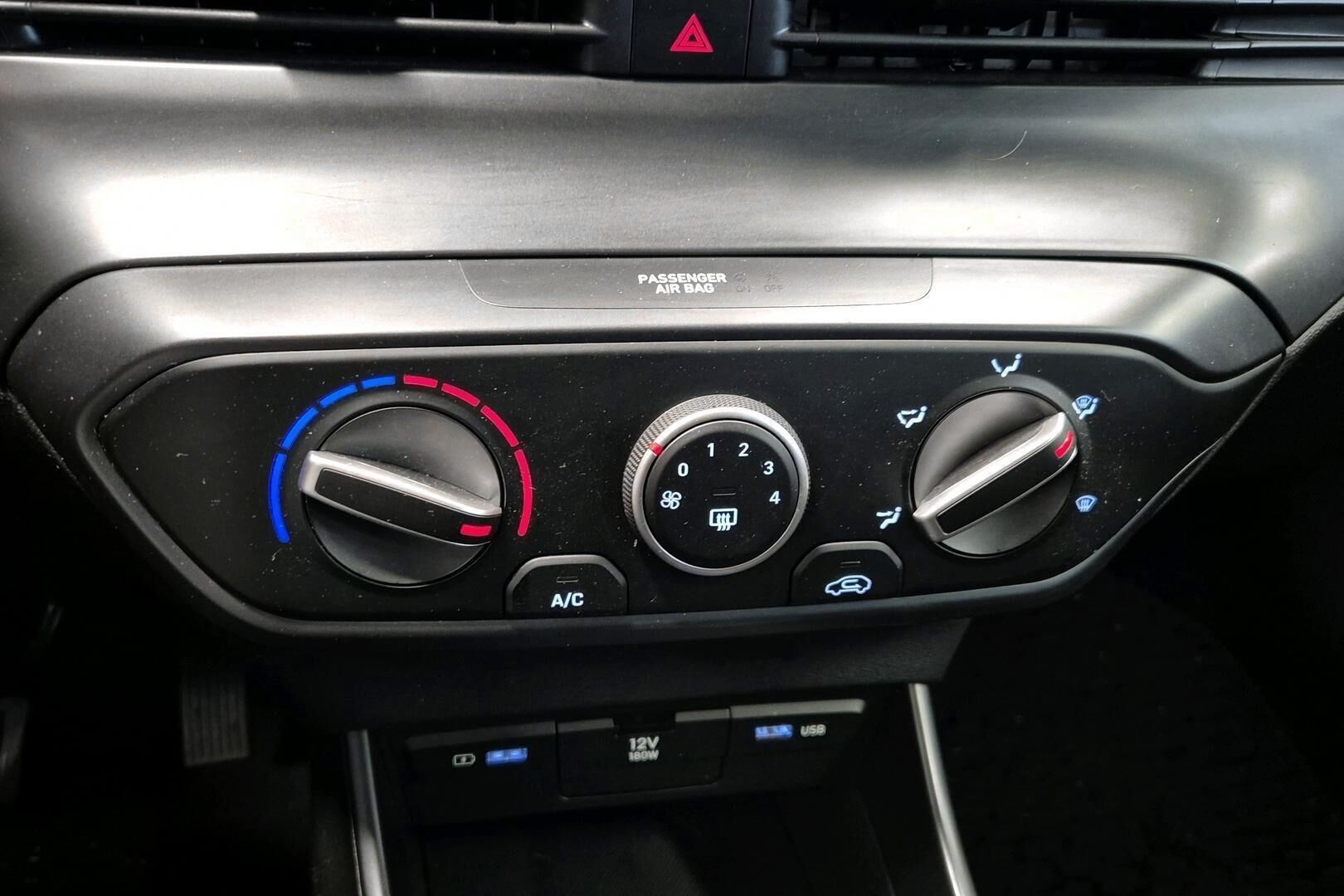 Hyundai i20 Hatchback iso kuva 16