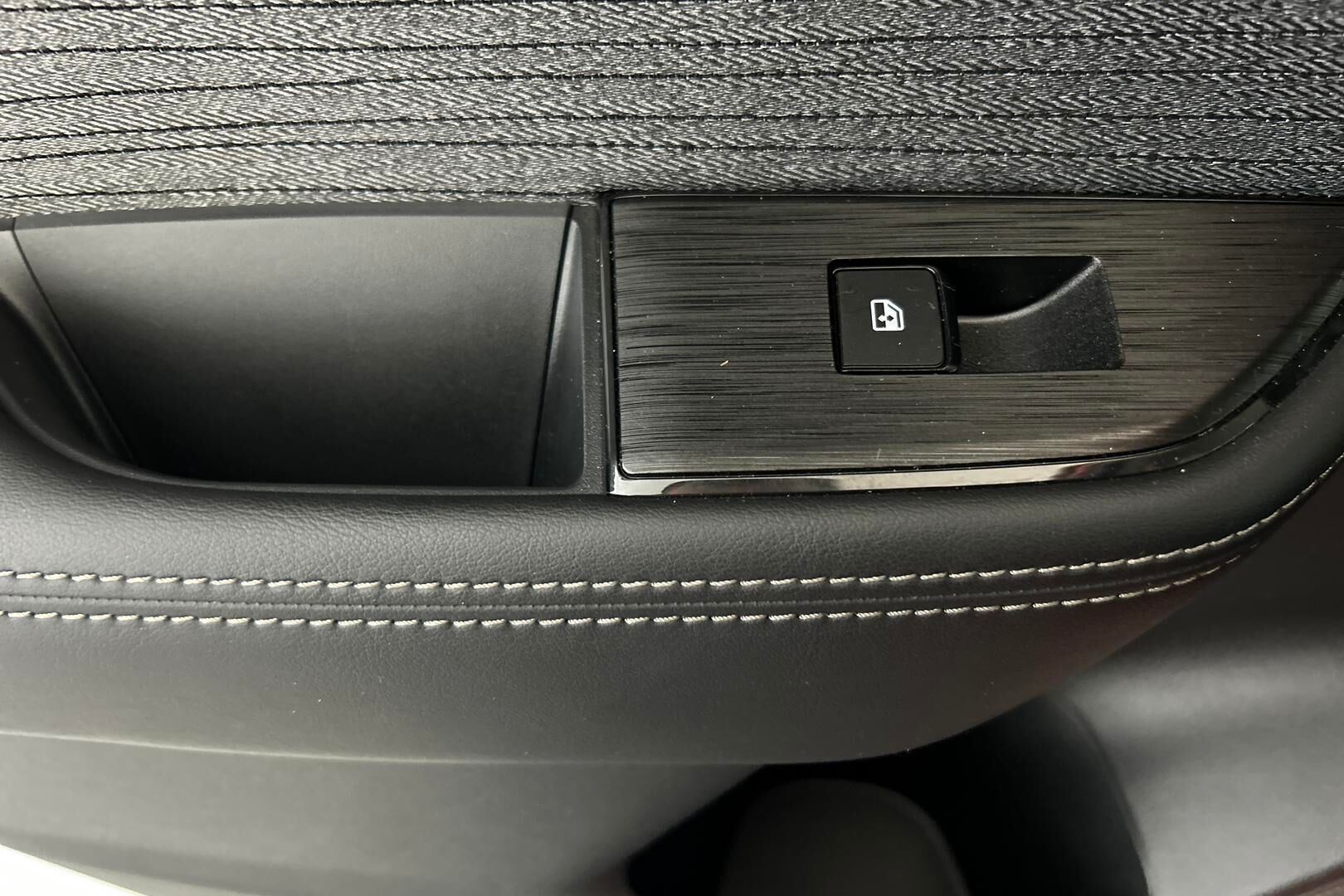 Nissan X-Trail iso kuva 14