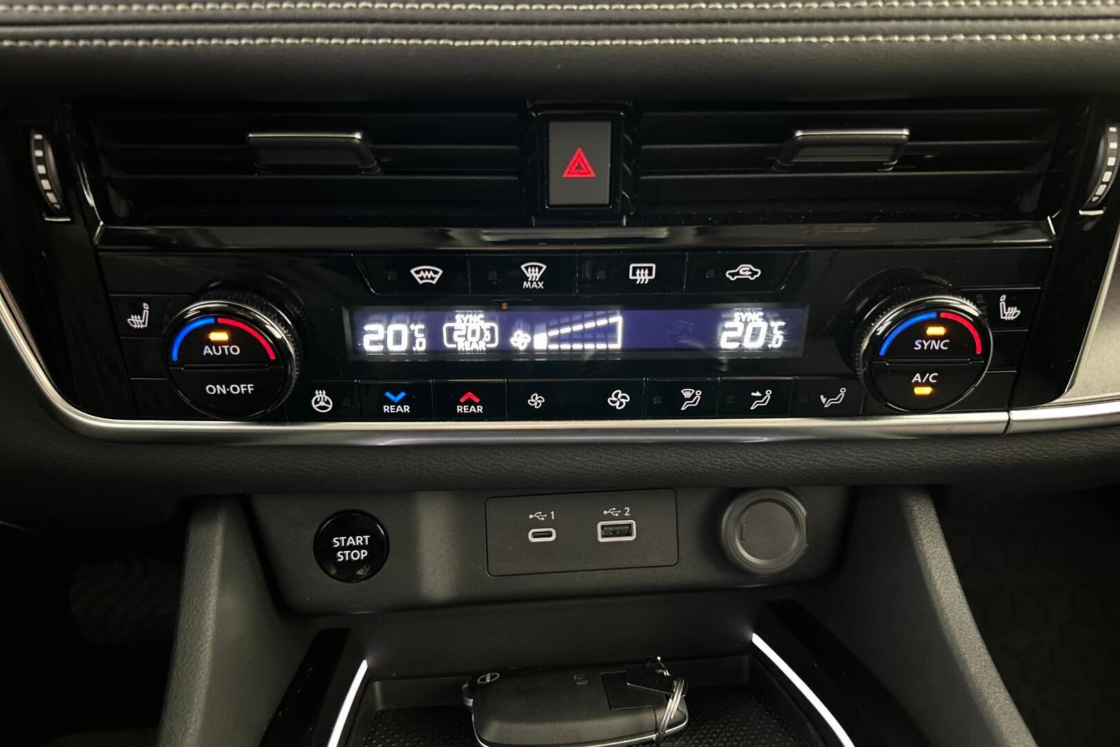Nissan X-Trail iso kuva 18