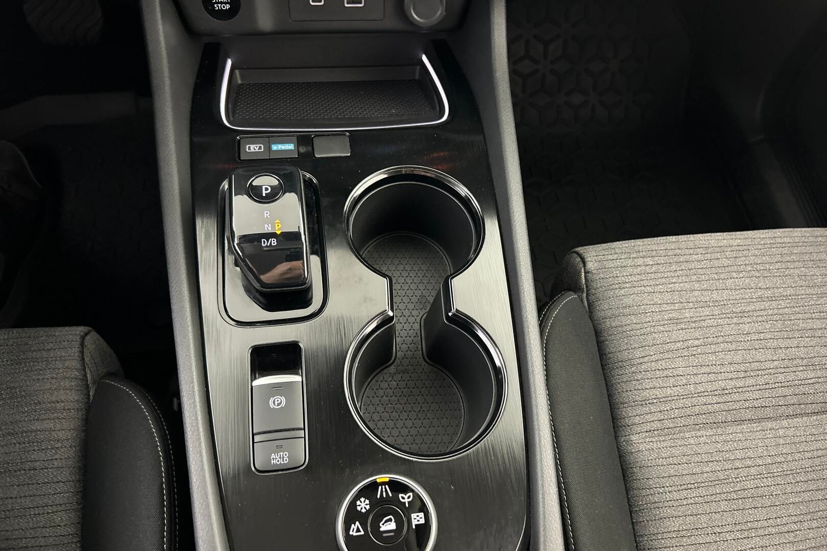 Nissan X-Trail iso kuva 19