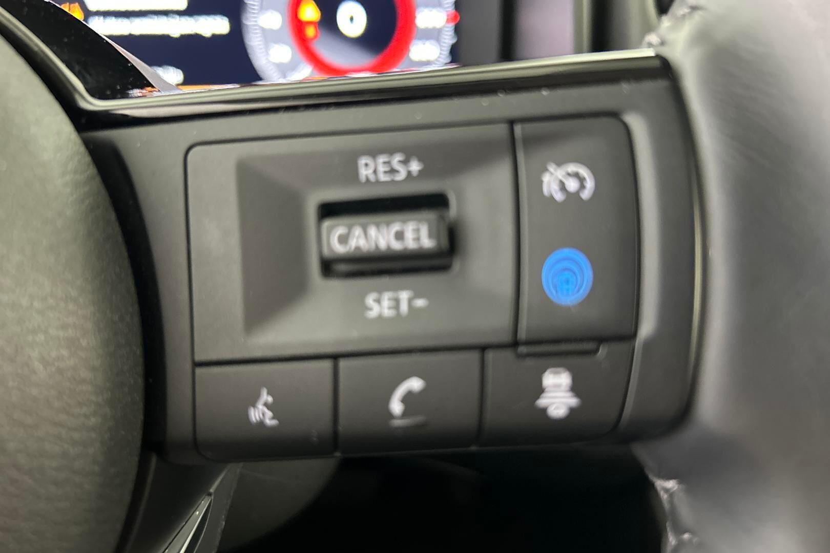 Nissan X-Trail iso kuva 25