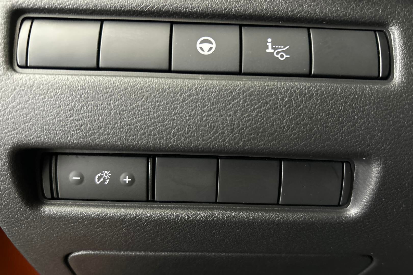 Nissan X-Trail iso kuva 31