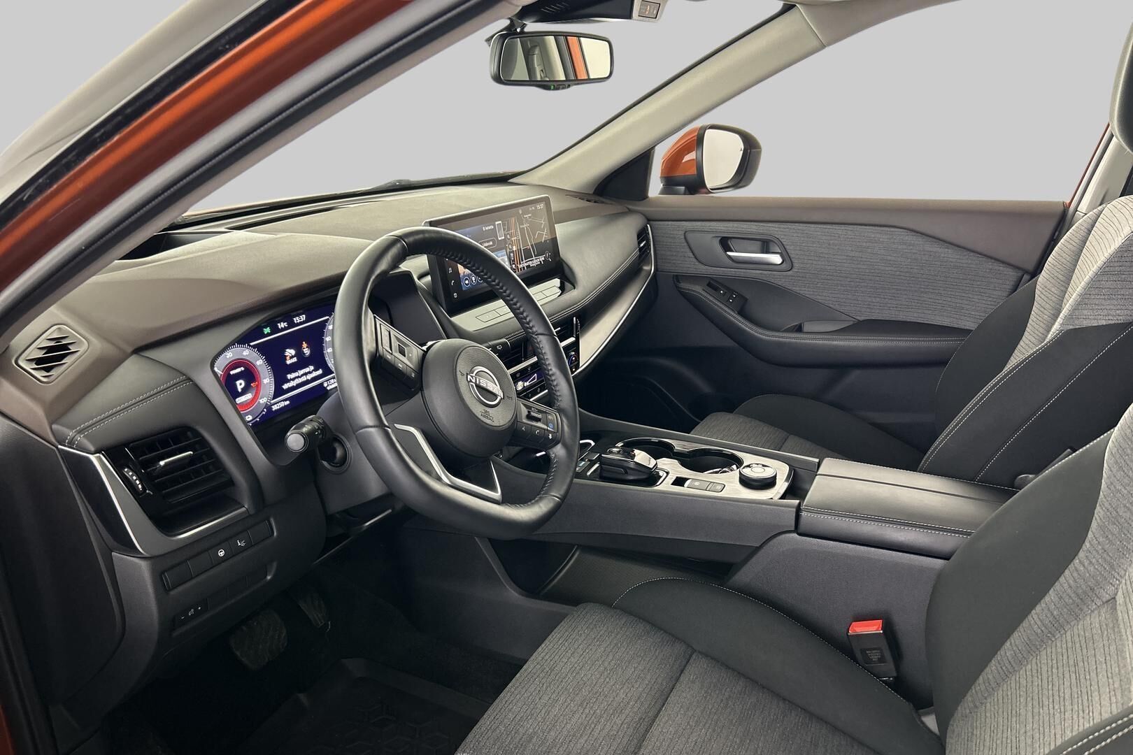 Nissan X-Trail iso kuva 8
