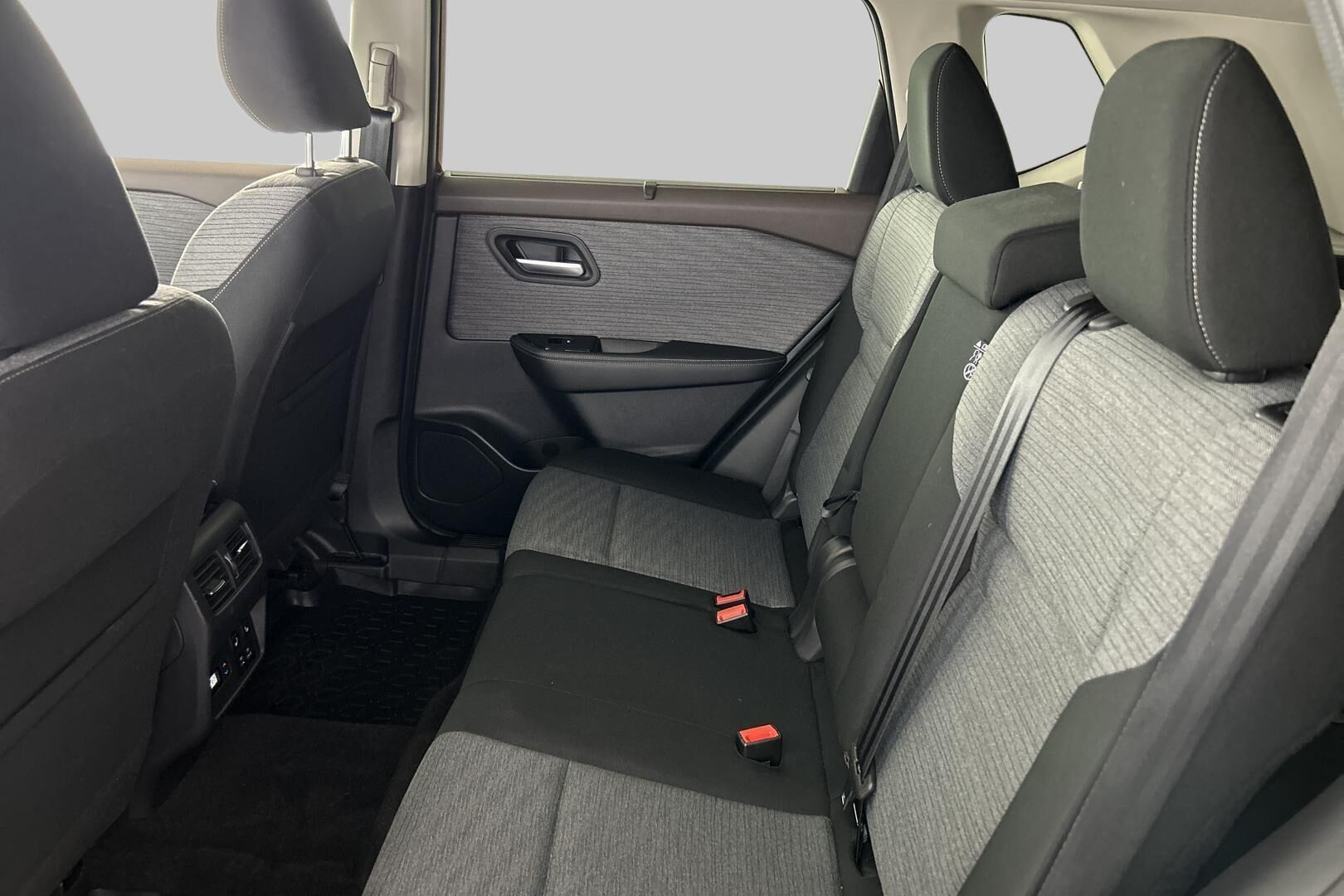 Nissan X-Trail iso kuva 9
