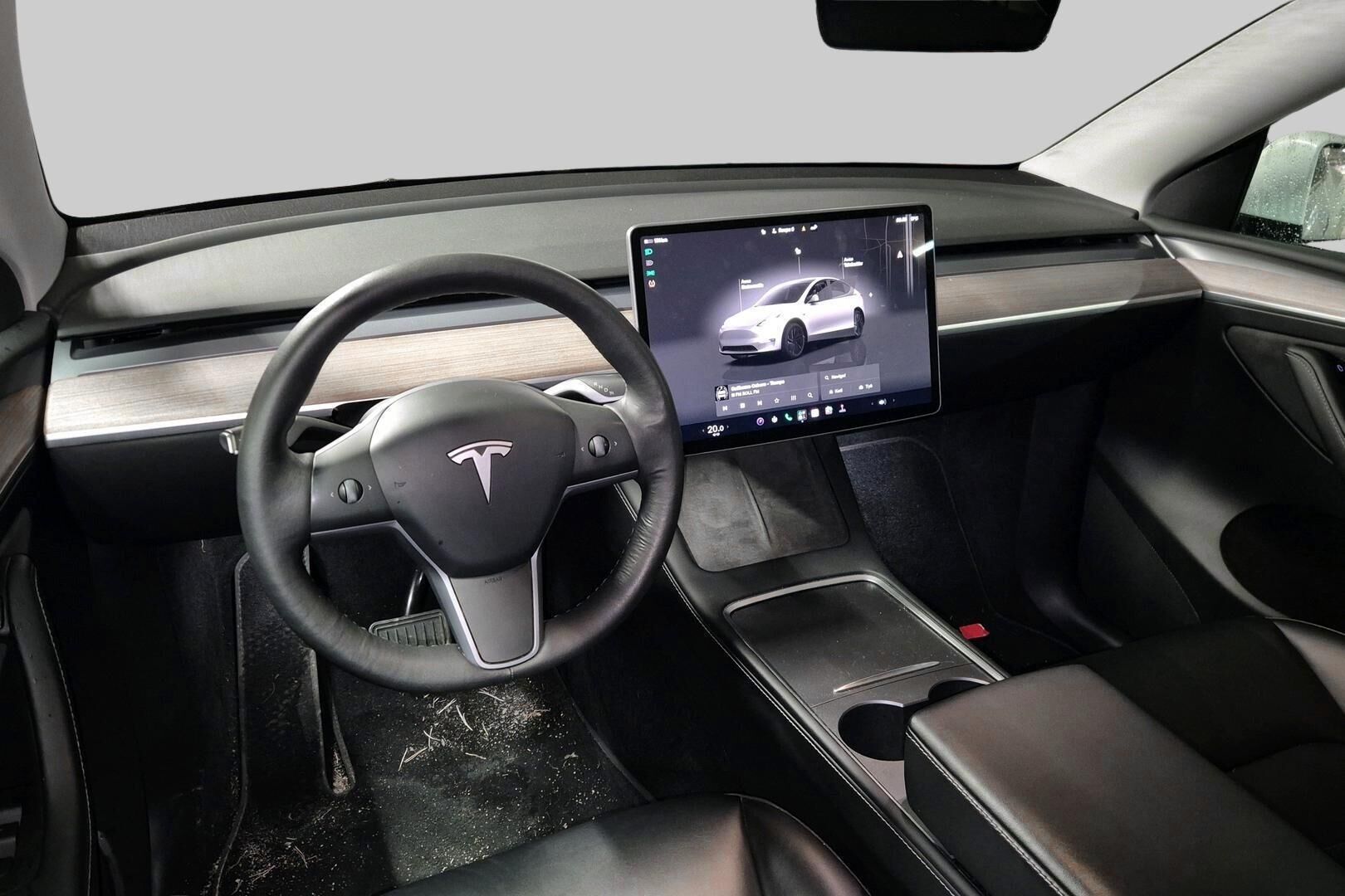 Tesla Model Y iso kuva 2