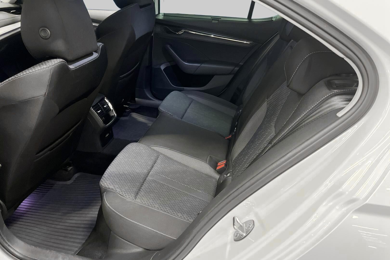 Skoda Octavia iso kuva 9