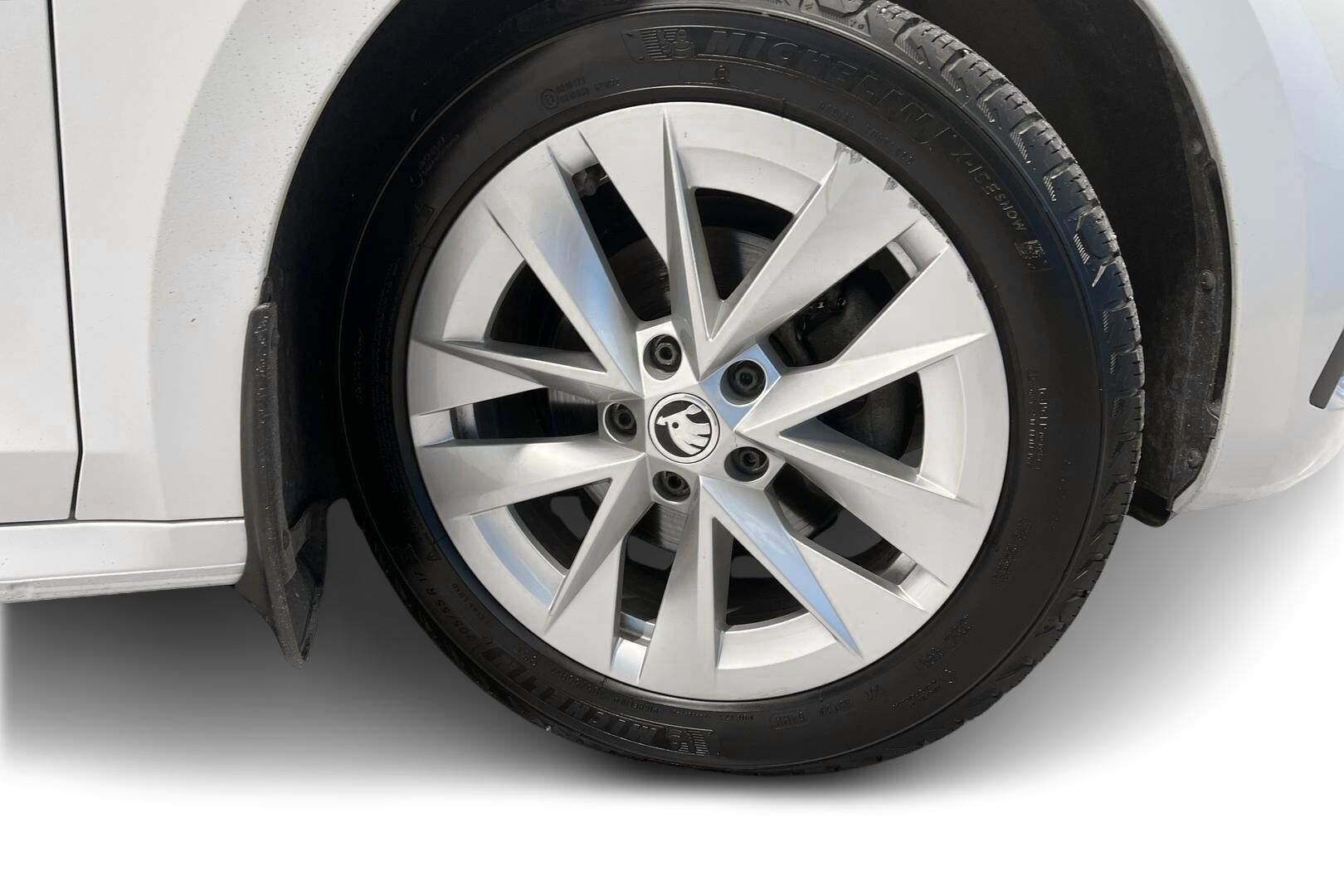 Skoda Octavia iso kuva 12